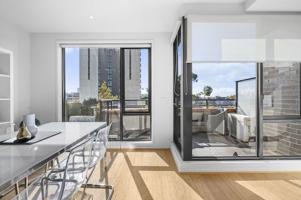 Licht en ruim appartement voor twee personen in St Kilda - thumbnail 2