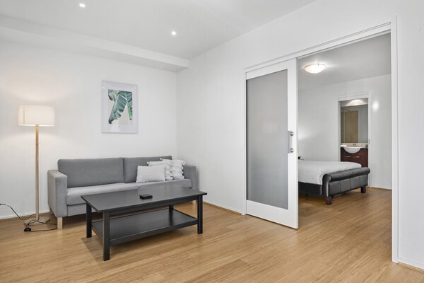 Licht en ruim appartement voor twee personen in St Kilda - thumbnail 6