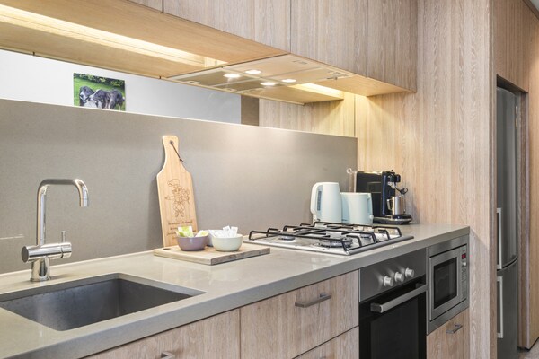 Licht appartement met skyline-uitzicht in South Yarra - thumbnail 6