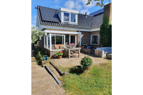 In het centrum van Bergen aan Zee: ruim vakantiehuis voor 4 personen - thumbnail 2
