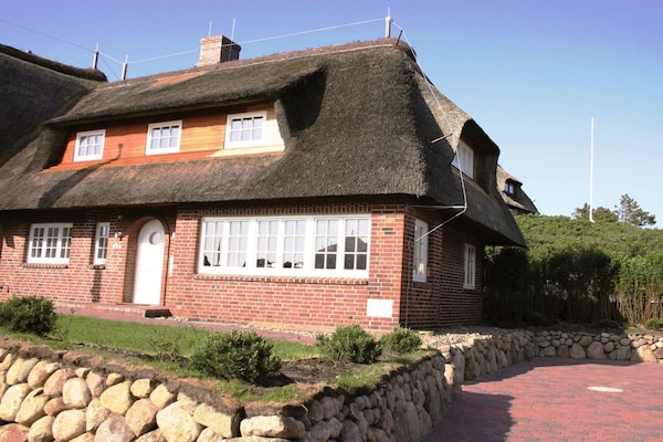 Centraal gelegen vakantiehuis met rieten dak in Sylt OT Rantum - thumbnail 2