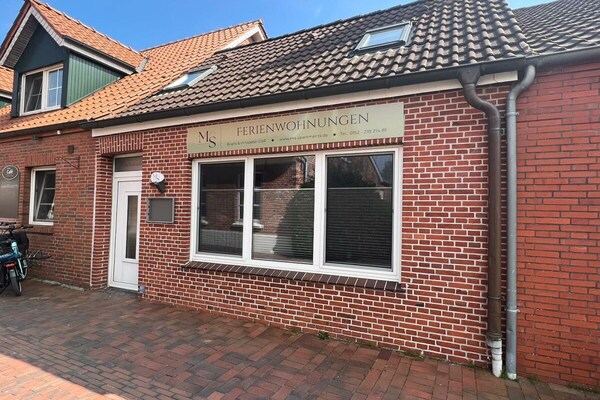 Sfeervol vakantiehuis aan het kanaal in Ditzum - thumbnail 2