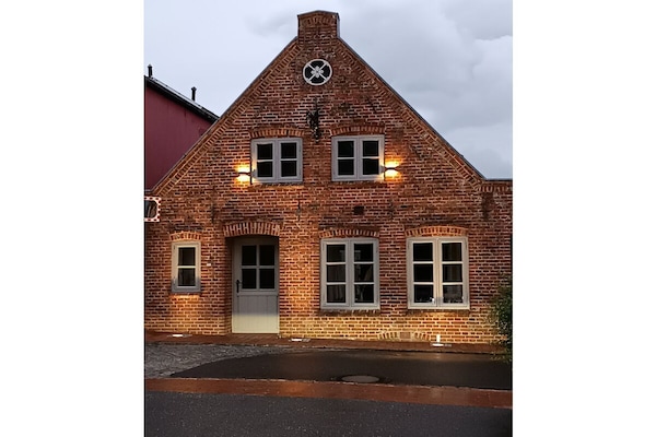 Centraal gelegen vakantiehuis met historisch karakter in Garding - thumbnail 1
