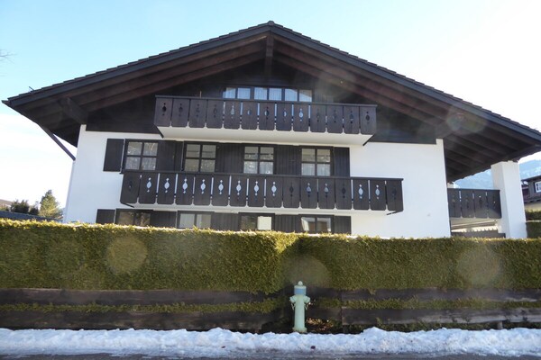 Modern vakantiehuis met bergpanorama in Garmisch-Partenkirchen - thumbnail 5