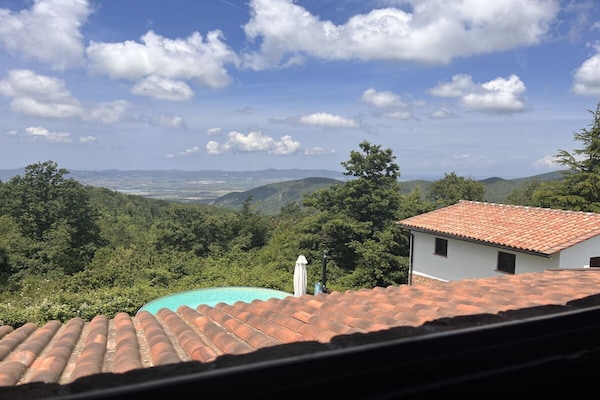 Authentiek 16e-eeuws stenen vakantiehuis in Castellina Marittima - thumbnail 1