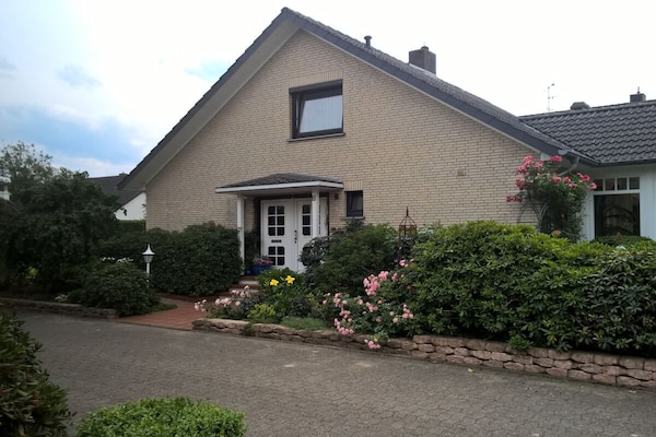 Op 1,0 km van het centrum: licht vakantiehuis in Walsrode - thumbnail 1