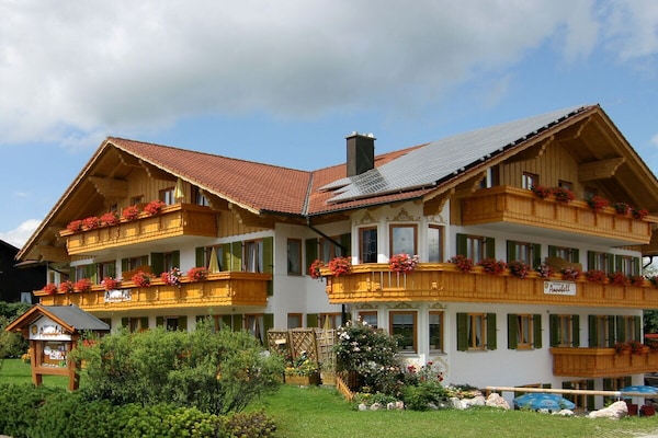 Op 1,0 km van de piste: sfeervol vakantiehuis in Nesselwang - thumbnail 5