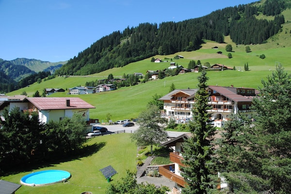 4-persoons vakantiehuis aan de piste in Mittelberg - thumbnail 4