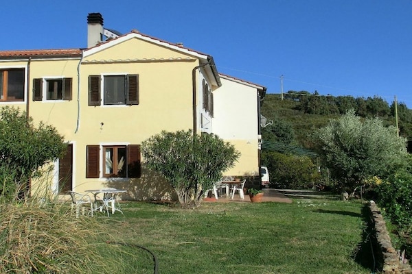 Rustgevend vakantiehuis in Capoliveri met panoramisch uitzicht - thumbnail 1