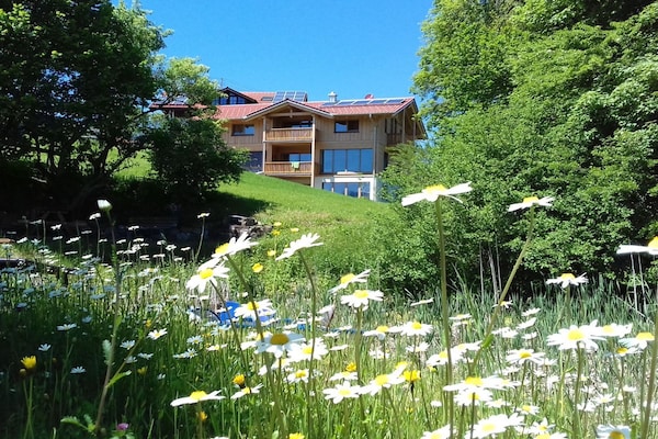 Ruim chalet in Rieden voor 8 personen met uitzicht op het meer - thumbnail 6