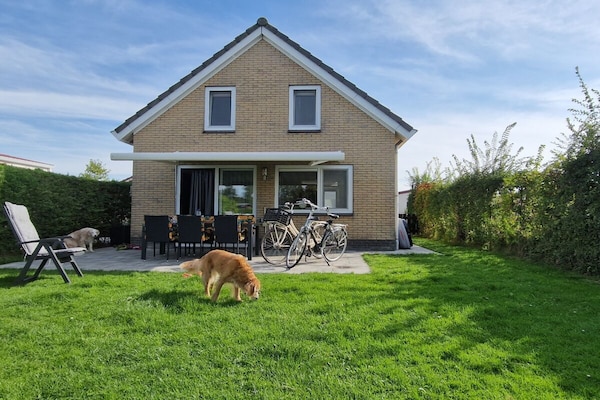 Modern vakantiehuis aan het water in Wervershoof voor 6 personen - thumbnail 1