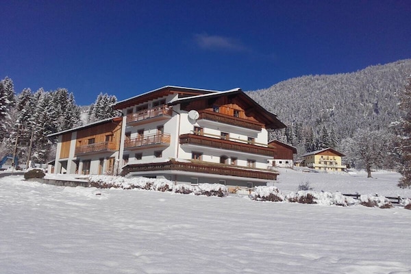 Modern vakantiehuis in Abtenau met uitzicht op het Tennengebirge - thumbnail 2
