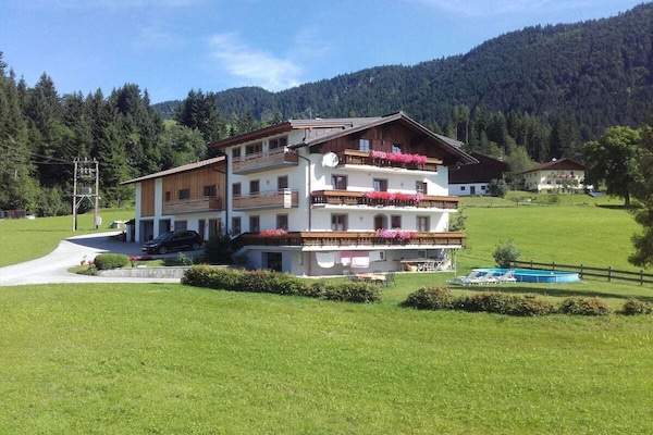 Modern vakantiehuis in Abtenau met uitzicht op het Tennengebirge - thumbnail 3