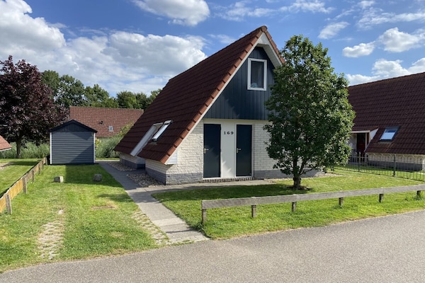 Rustgevend vakantiehuis aan het kanaal in Anjum voor 6 personen - thumbnail 2