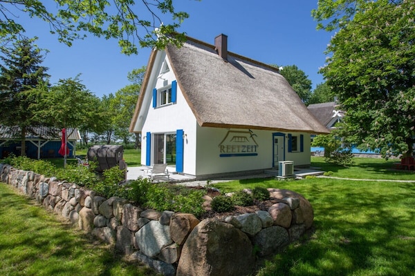 Sfeervol vakantiehuis met rieten dak en sauna in Dranske - thumbnail 2