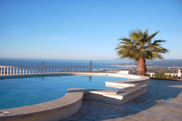 Luxe villa in Torrox met privézwembad en zeezicht - thumbnail 2