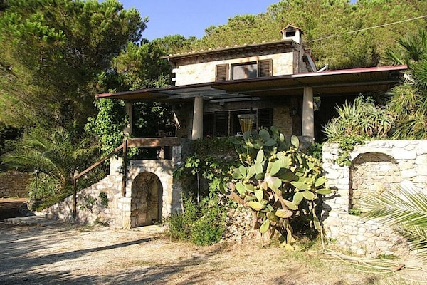 2-persoons vakantiehuis in Capoliveri met uitzicht op zee - thumbnail 1