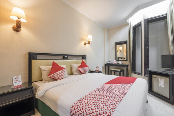 Cozy Stay Steps From Losari Beach - Makassar