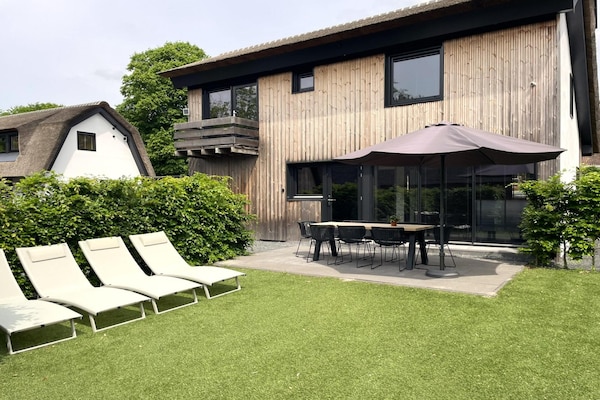 8-Person Villa - thumbnail 6