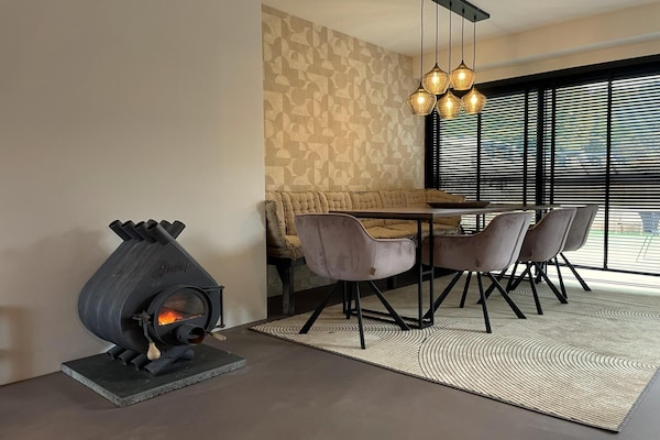 8-Person Villa - thumbnail 2