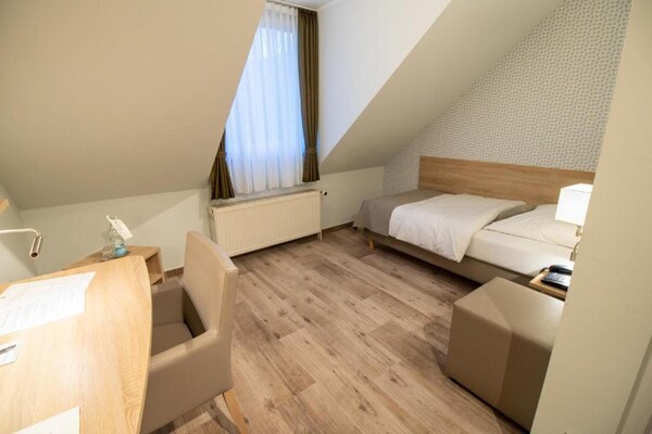 Wolfsburg Fallersleben Standard Single Room - thumbnail 3