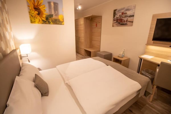 Wolfsburg Fallersleben Double Room - thumbnail 6