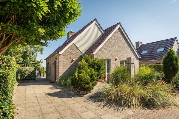 5-person luxury holiday villa on Texel - thumbnail 5