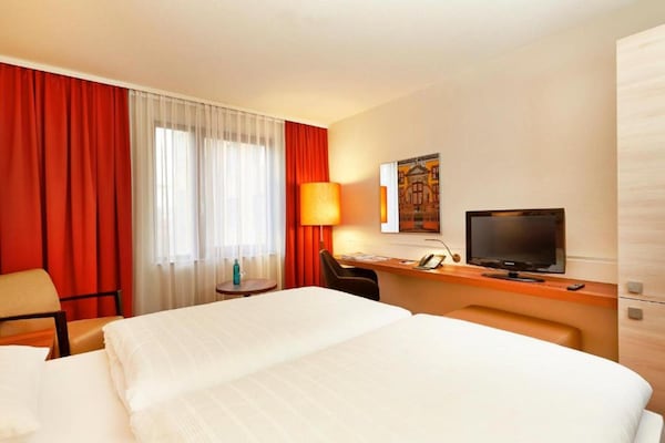 Sunday Hotel Hannover Twin Room - thumbnail 2