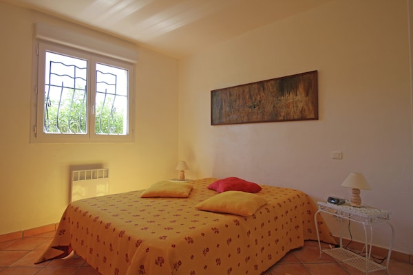 8-persoons villa met privézwembad in Bagnols-En-Foret - thumbnail 4
