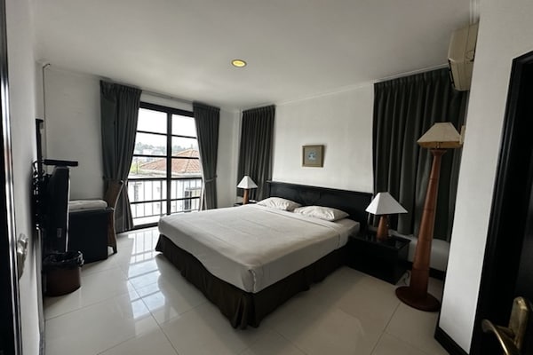 Casa D'ladera Deluxe Double Parking - Bandung