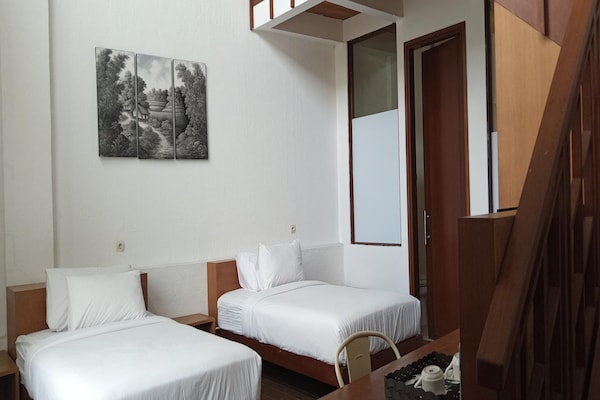 Pondokan Tjiburial Family Suite Villa - Bandung