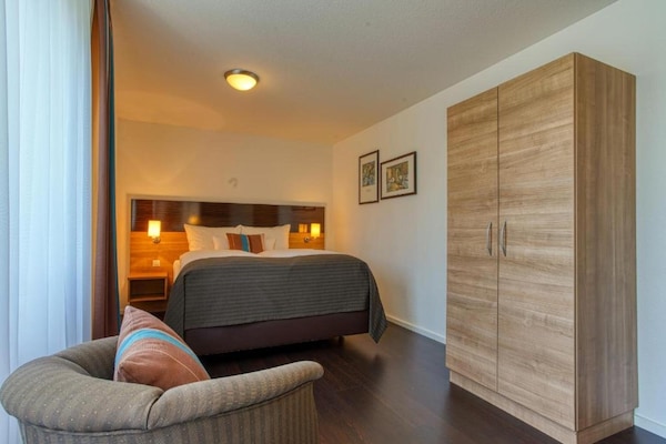 Stuttgart Großbettlingen Hotel by Belvilla Standard Room - thumbnail 5