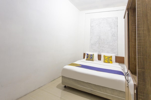 Deluxe Double Stay Near Metro Mall - Jakarta