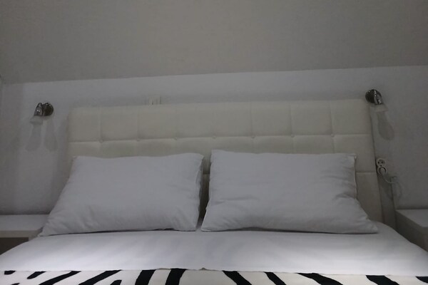 Villa Lika Annex - Double Room 3 (small room) - thumbnail 1