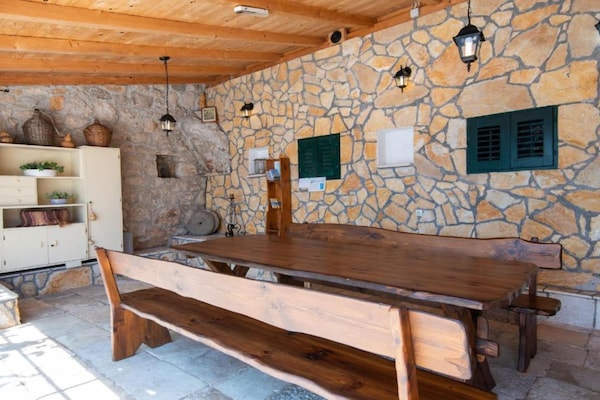Beautiful Villa Anita - Four Bedroom Villa with Outdoor Swimming Pool - thumbnail 5