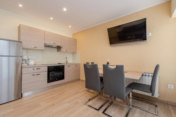 Bračić Premium Apartments with Outdoor Pool and Sauna - Superior One Bedroom Apartment with Balcony - thumbnail 4