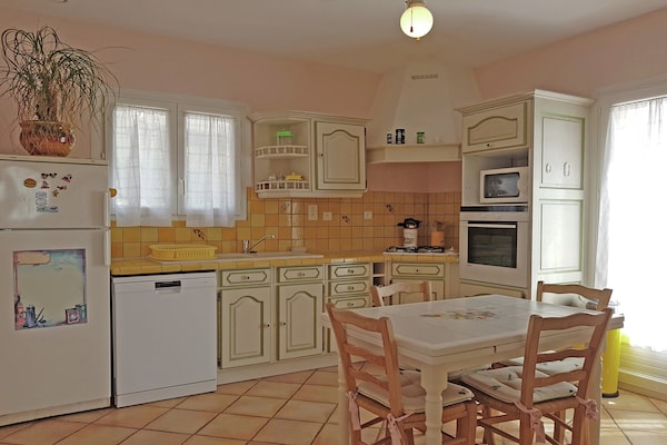 Villa met privézwembad en valleizicht nabij Saint-Laurent-de-Carnols - thumbnail 5
