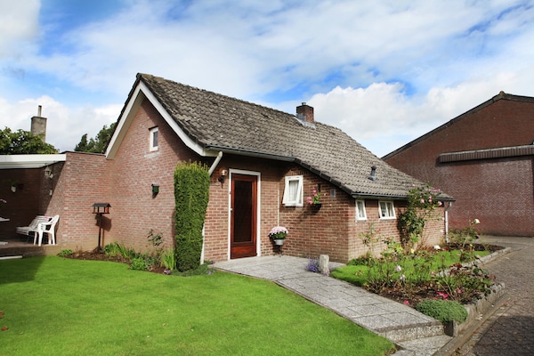 Vrijstaand vakantiehuis met tuin in het Limburgse heuvelland bij Margraten - thumbnail 1