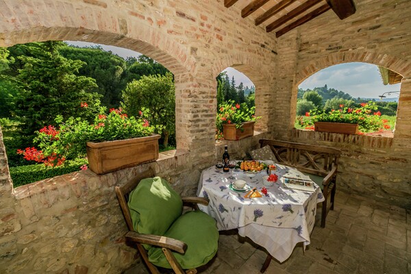Authentieke Toscaanse boerderij met zwembad en uitzicht bij Montepulciano - thumbnail 6