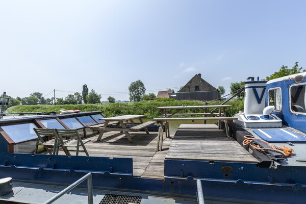 Woonboot voor 15 personen aan het water in Merkem, West-Vlaanderen - thumbnail 6
