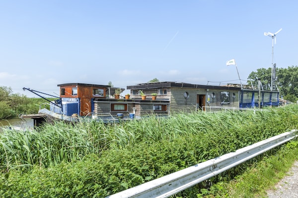Woonboot voor 15 personen aan het water in Merkem, West-Vlaanderen - thumbnail 3