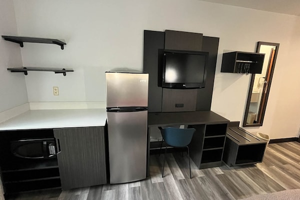 1 King Bed | Non-smoking, Micfridge - Champaign