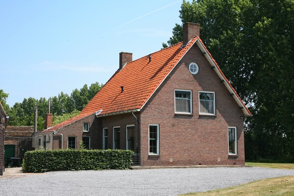 Ruime boerderij 't Groothuus in Eede – 12 personen, hondvriendelijk, omheinde tuin - thumbnail 1
