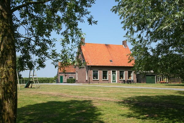 Ruime boerderij 't Groothuus in Eede – 12 personen, hondvriendelijk, omheinde tuin - thumbnail 4