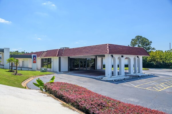 1 King Bed  Smoking Kitchen - Hampton, GA