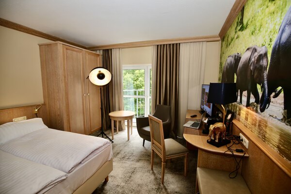 Amedia Hotel & Suites Leipzig - Lounge Room - thumbnail 2