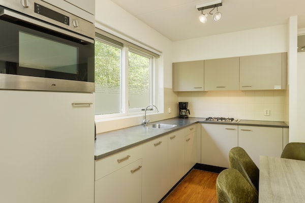 Vrijstaande bungalow voor 7 personen op de Veluwe met tuin en parkfaciliteiten - thumbnail 2