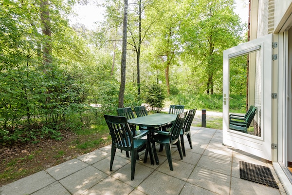 Vrijstaande bungalow voor 7 personen op de Veluwe met tuin en parkfaciliteiten - thumbnail 4