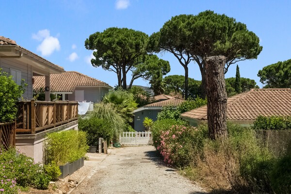 Houten villa Lavande op groen park nabij Saint-Tropez - thumbnail 3