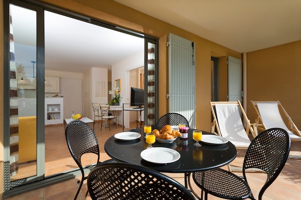 Zonovergoten appartement voor 6 in Saumane de Vaucluse met zwembad - thumbnail 2